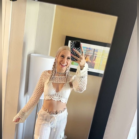 Hi,I love being a Posher,my name is Amanda, also love to shop!have lots to post! - Picture 10 of 12